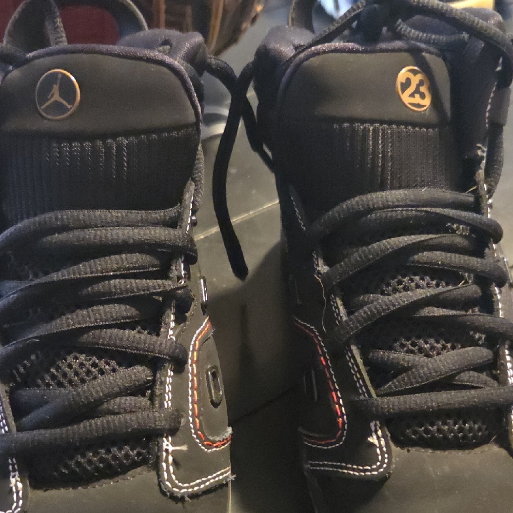 Black Jordans Kids Used 5.5 Yrs
